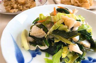 生わかめと貝ひものエゴマ油あえ