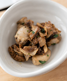 ホタテの貝ひも、えら、生殖層のガーリックソテー