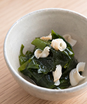 貝ひもと生わかめの和え物